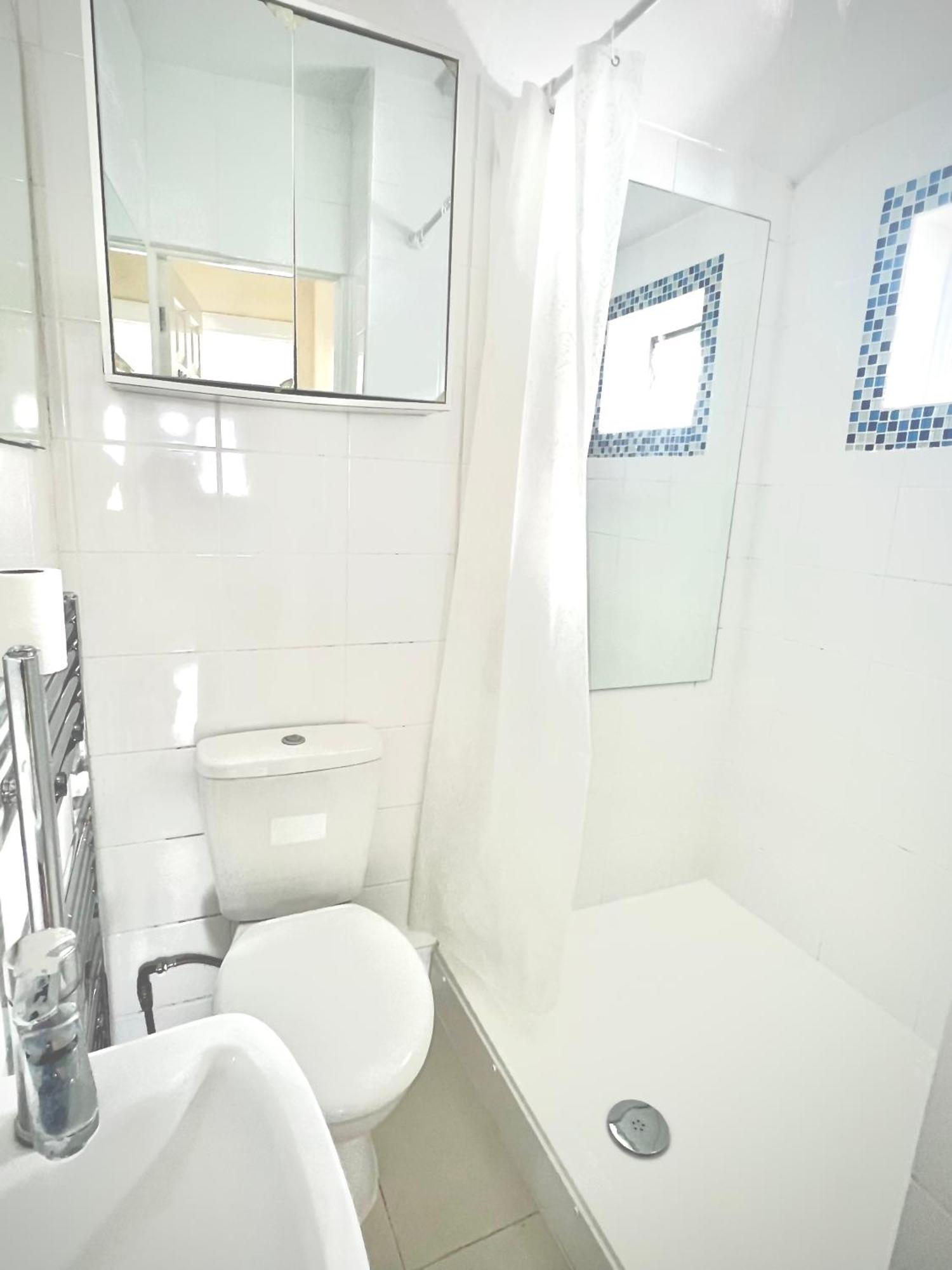 Appartamento Cosy Private Flat In London, Free Parking On Premise Carshalton Esterno foto