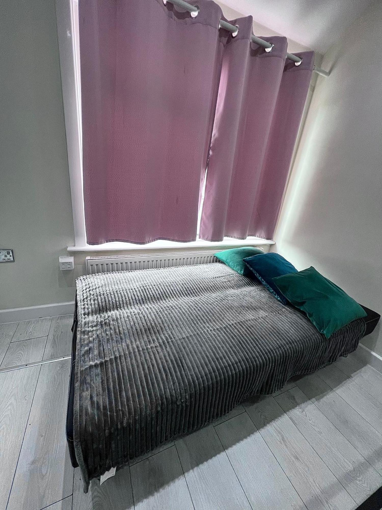 Appartamento Cosy Private Flat In London, Free Parking On Premise Carshalton Esterno foto