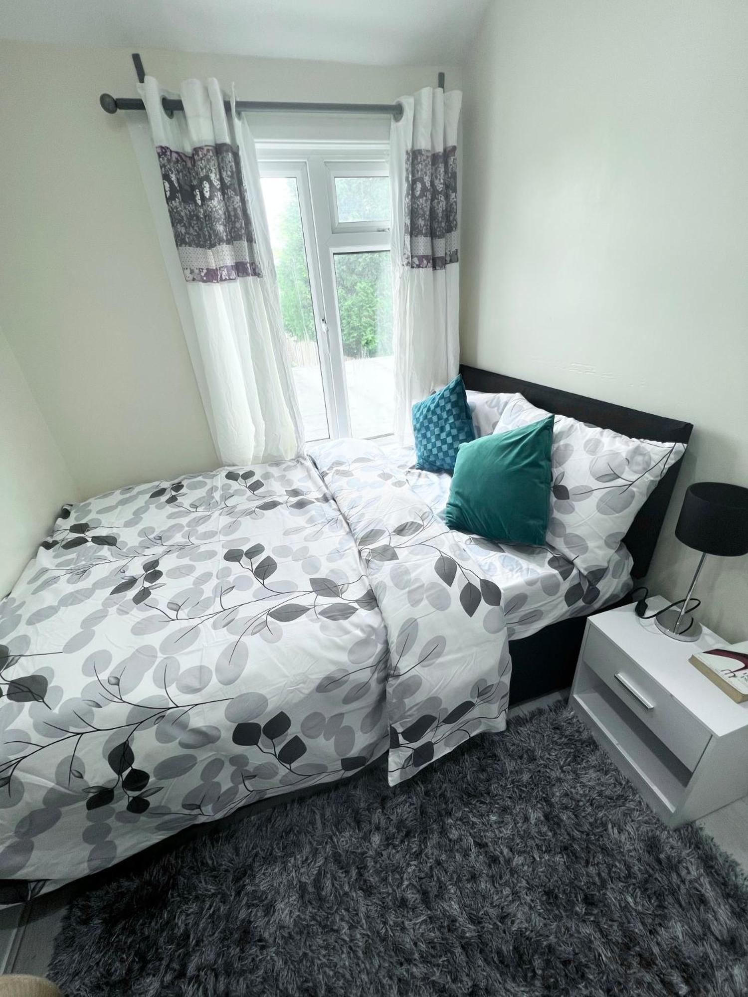 Appartamento Cosy Private Flat In London, Free Parking On Premise Carshalton Esterno foto